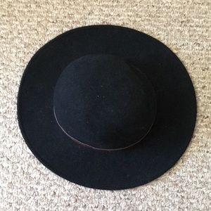 Black Fall Circle Hat